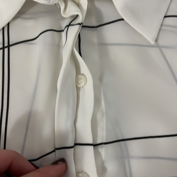 H&M button down blouse - Picture 3 of 4